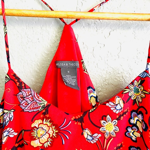 ❤️ CHELSEA & THEODORE FLORAL RED TOP❤️ - Picture 2 of 3